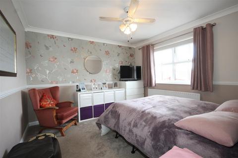4 bedroom detached house for sale, Bexhill Close, Pontefract