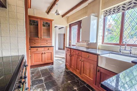 3 bedroom semi-detached house for sale, Squirrels Heath Lane, Hornchurch, RM11