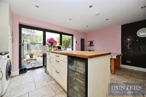 4 bedroom terraced house for sale, Rufford Avenue, Yeadon, Leeds