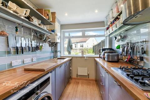 8 Melling Street, London, SE18 2EG