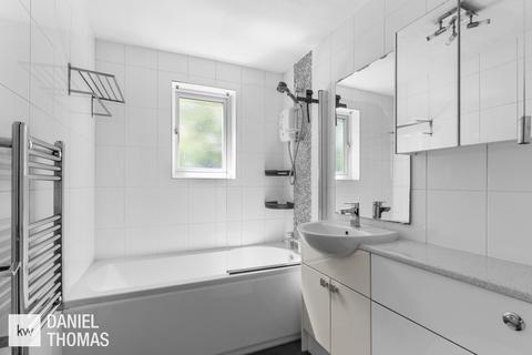 73 Howard Close, Waltham Abbey, EN9 1XB