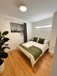 2 bedroom flat to rent, Amsterdam Road, London E14