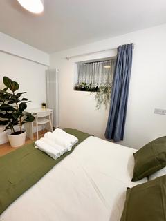 2 bedroom flat to rent, Amsterdam Road, London E14
