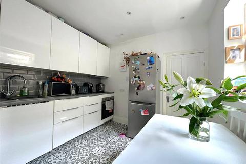2 bedroom flat for sale, Ardgowan Road, Catford, London, SE6