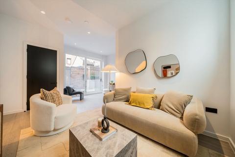 2 bedroom flat for sale, Lamb Lane, London E8
