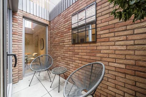 2 bedroom flat for sale, Lamb Lane, London E8