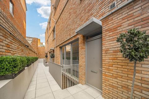 3 bedroom flat for sale, Lamb Lane, London E8
