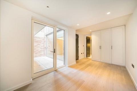 3 bedroom flat for sale, Lamb Lane, London E8