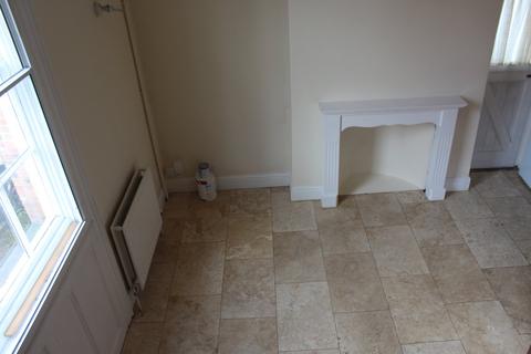 1 bedroom semi-detached house to rent, Northgate, Newark, Notts, NG24