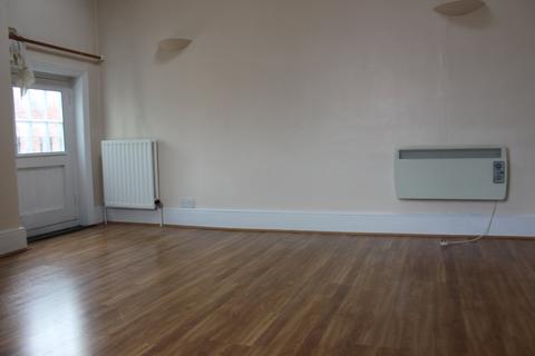 1 bedroom semi-detached house to rent, Northgate, Newark, Notts, NG24