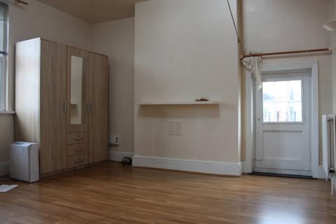 1 bedroom semi-detached house to rent, Northgate, Newark, Notts, NG24
