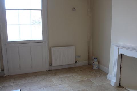 1 bedroom semi-detached house to rent, Northgate, Newark, Notts, NG24