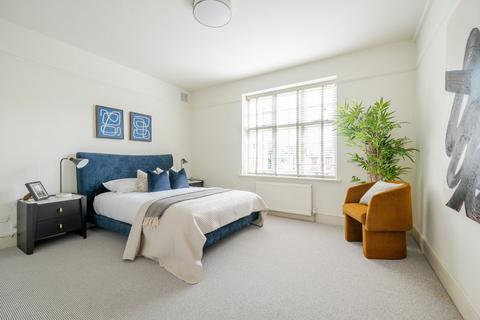 2 bedroom flat for sale, St. James's Court, Grove Crescent, Kingston upon Thames, KT1