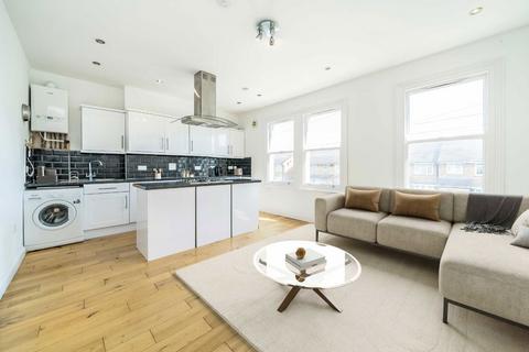 3 bedroom flat for sale, Buckleigh Road, London SW16