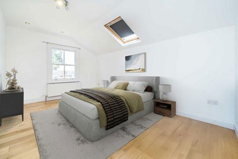 3 bedroom flat for sale, Buckleigh Road, London SW16