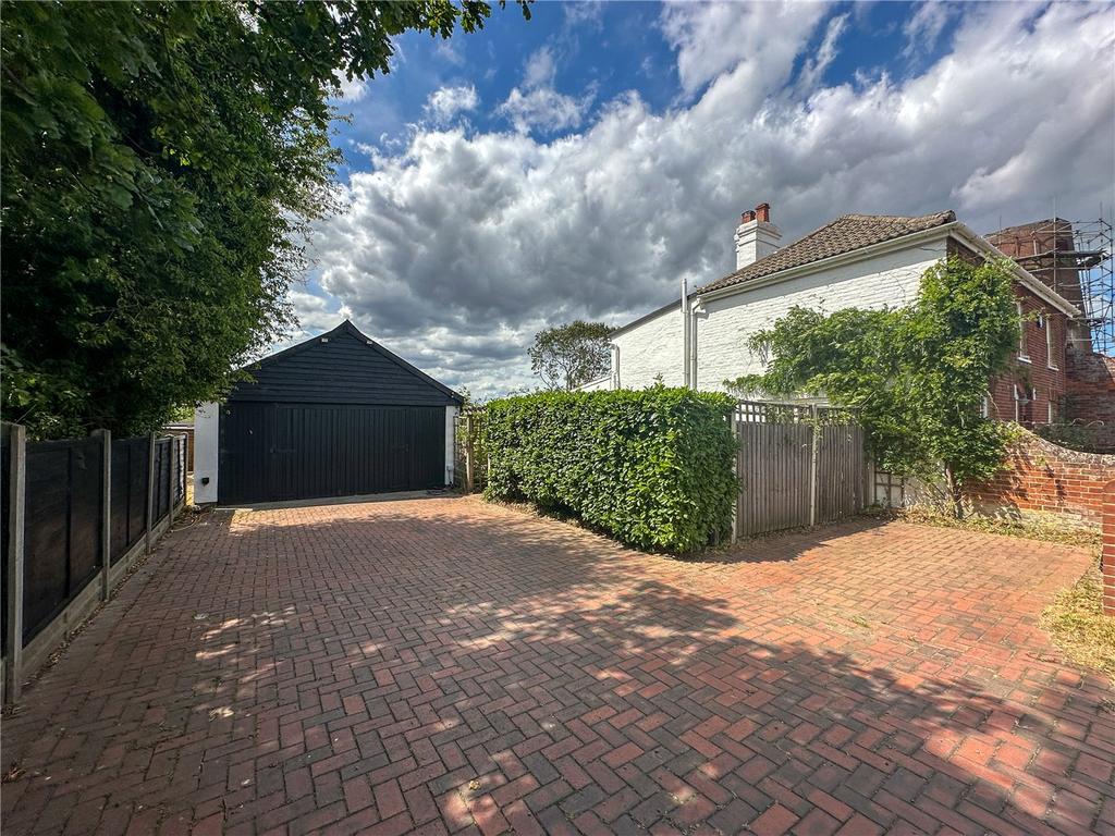 Garage/Parking