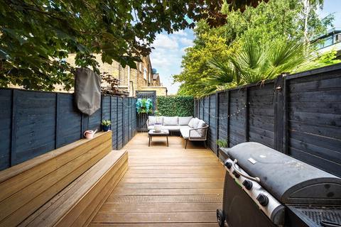 2 bedroom flat for sale, Brookwood Road, London, SW18