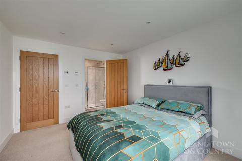 2 bedroom apartment to rent, Mount Wise Crescent, Plymouth PL1