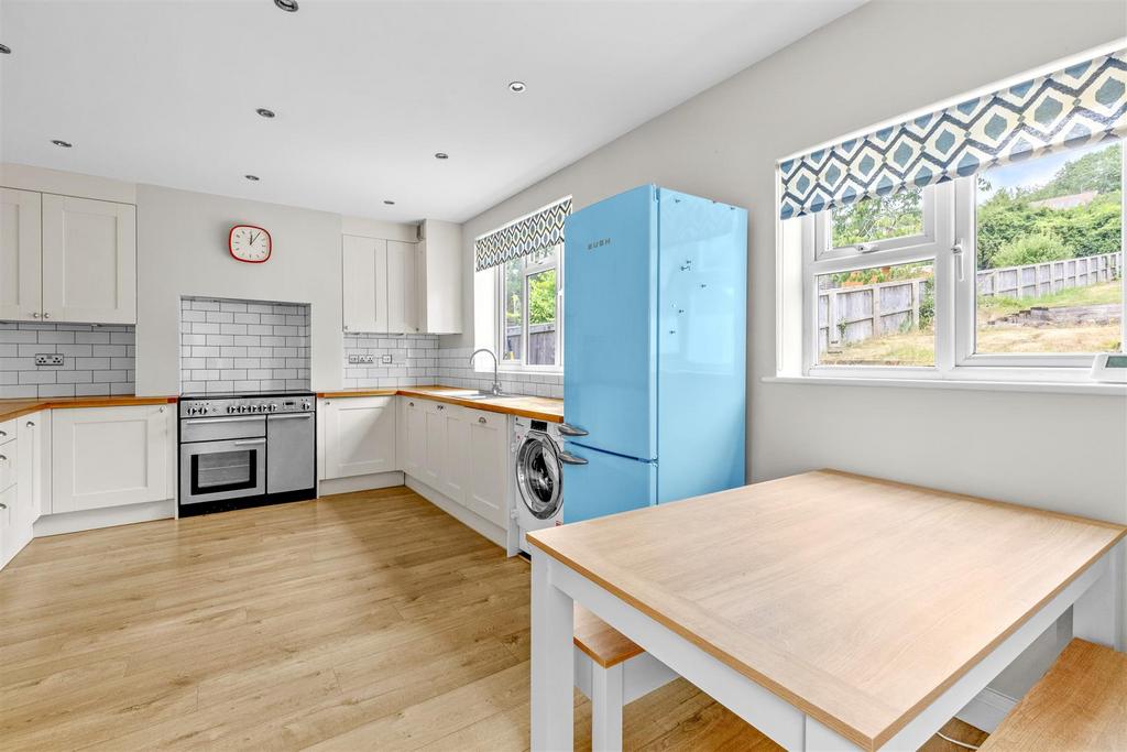 93 Southfield Road, HP13 5 LB-8.jpg