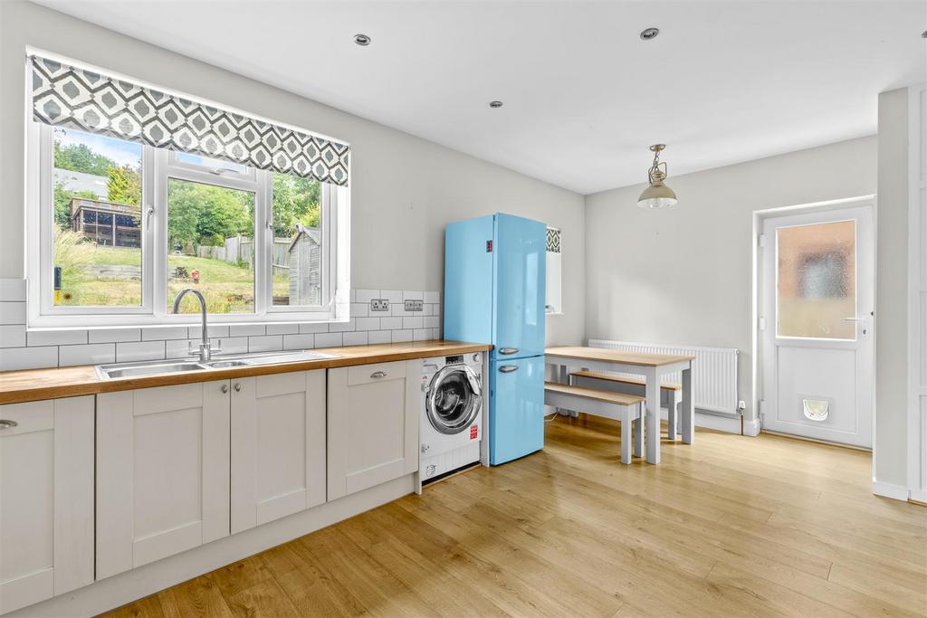 93 Southfield Road, HP13 5 LB-9.jpg