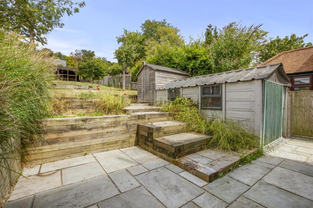 93 Southfield Road, HP13 5 LB-10.jpg