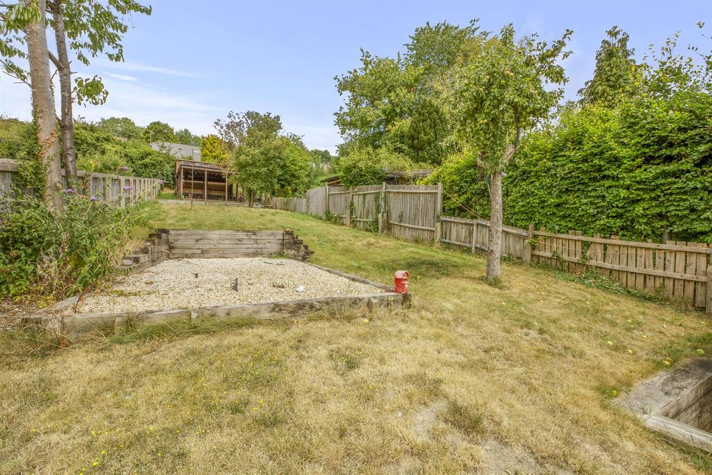 93 Southfield Road, HP13 5 LB-11.jpg