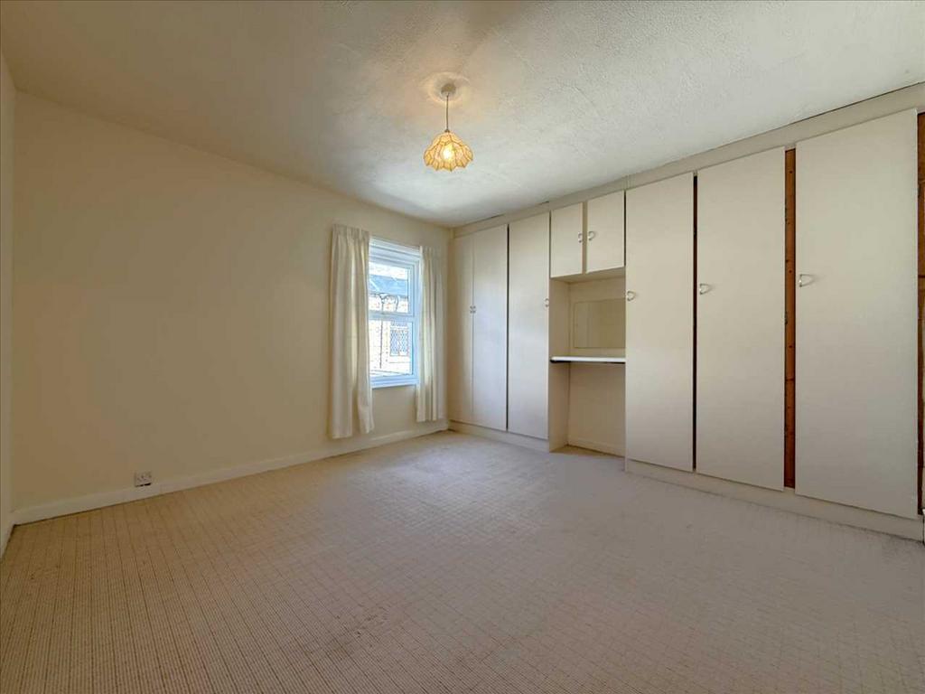 Bedroom (Rear)