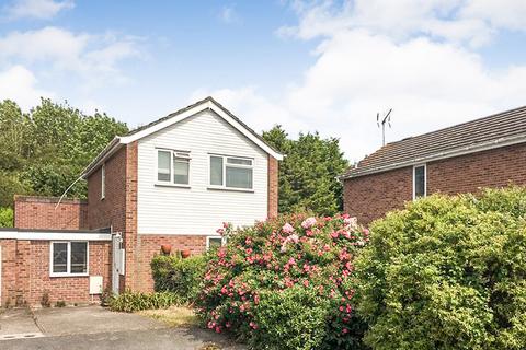 16 Westerham Close, Canterbury, CT2 7TZ