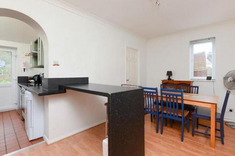 16 Westerham Close, Canterbury, CT2 7TZ