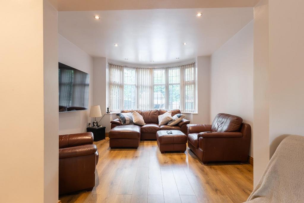 Living dining room-4.jpg