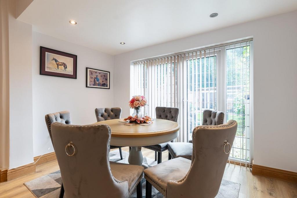 Living dining room-3.jpg