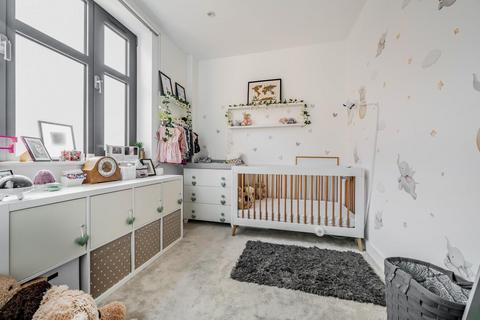 2 bedroom flat for sale, Holden Road, Woodside Park