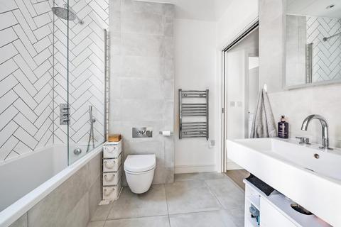 2 bedroom flat for sale, Holden Road, Woodside Park