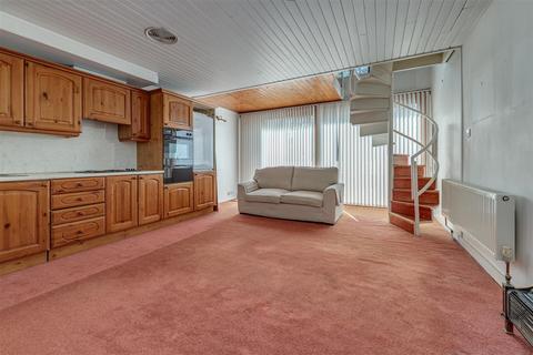 1 bedroom flat for sale, Southwood Park, Highgate, London, N6
