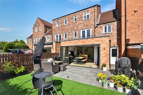 3 bedroom townhouse for sale, Scholars Gate, Garforth, Leeds, West Yorkshire