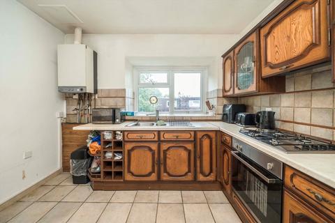 99 Rowan Close, London, W5 4AY