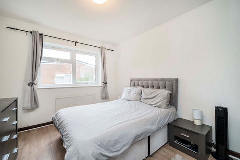 99 Rowan Close, London, W5 4AY