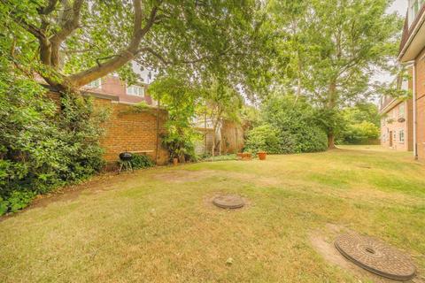 99 Rowan Close, London, W5 4AY