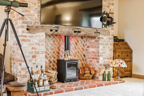 3 bedroom barn conversion for sale, Aylsham Road, Felmingham