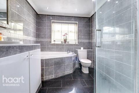 3 bedroom terraced house for sale, Winstanley Road, Sheerness