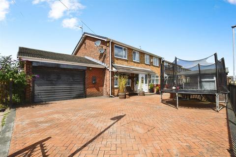 Jendale, Hull
