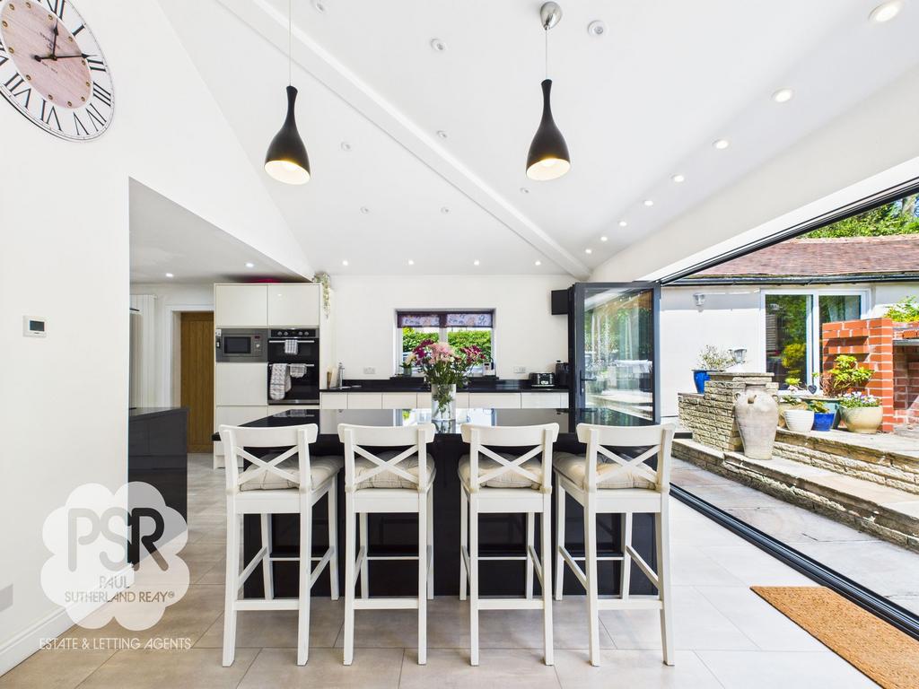 Living Kitchen Space - Dining Area