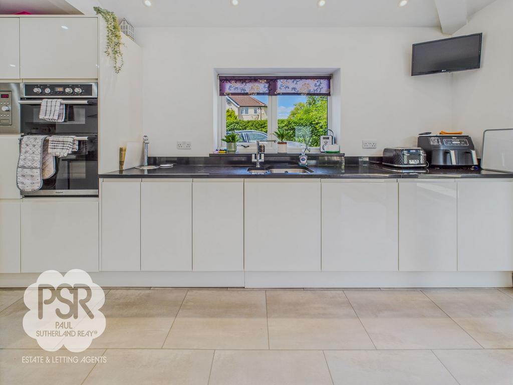 Living Kitchen Space - Cleaning Area