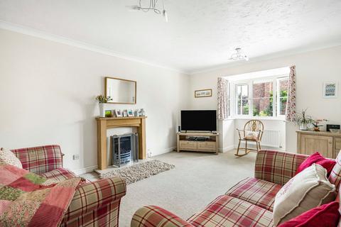 31 Arnold Way, Thame, OX9 2QA