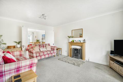 31 Arnold Way, Thame, OX9 2QA