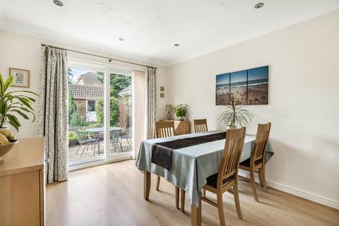 31 Arnold Way, Thame, OX9 2QA