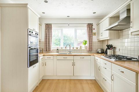 31 Arnold Way, Thame, OX9 2QA