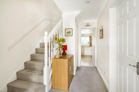 31 Arnold Way, Thame, OX9 2QA