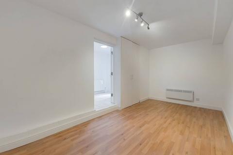 4 bedroom semi-detached house to rent, Lampeter Close, Kingsbury, London, NW9