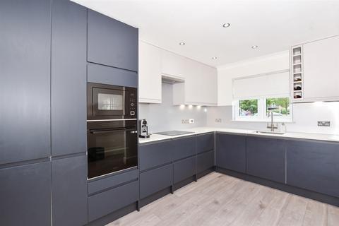 3 bedroom townhouse for sale, The Lakes, Larkfield, Kent